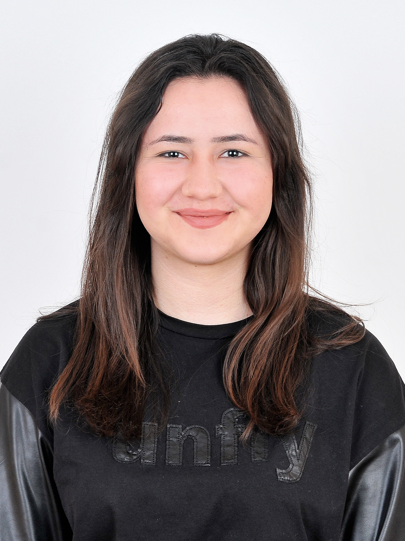 SELİN AKG&Uuml;NEŞ